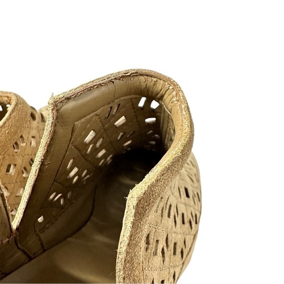 Gianni Bini Leather Upper Cutout Beige Bootie Women’s Size 7 M - Picture 14 of 16